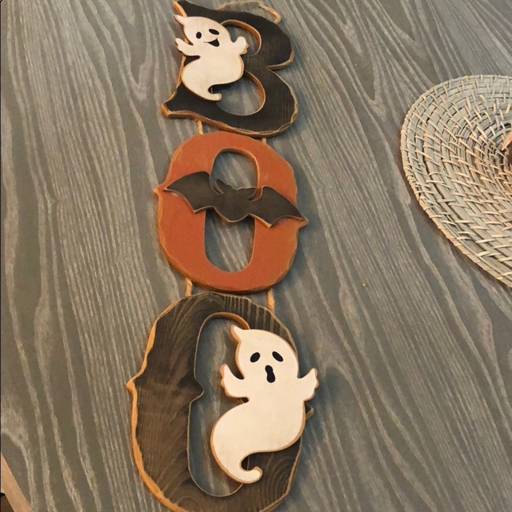 Wall hanging “Boo” sign! Perfect for Halloween 🎃
